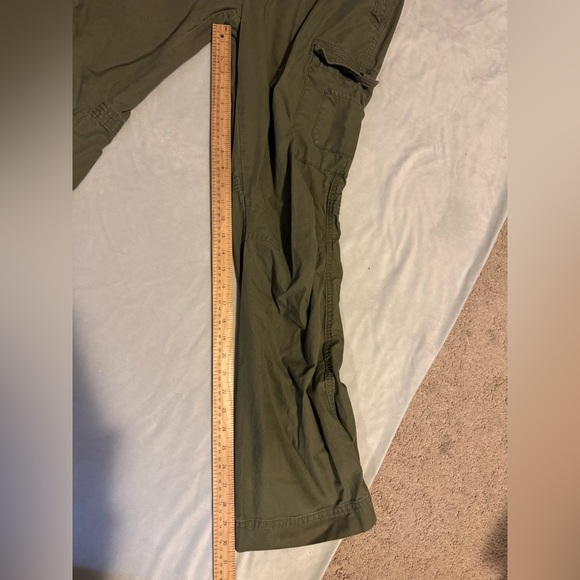 Cabela's Green Cargo Pants Durable Outdoor Wear - Picture 6 of 6